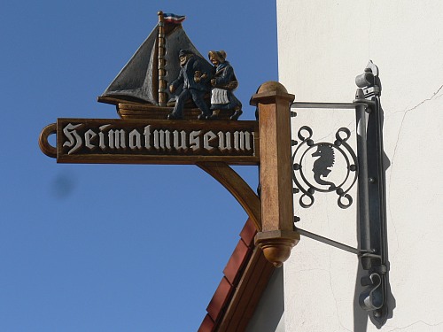 Rostock Warnemünde
     Information sign: museum of local history
Tourismus, Hinterland, Bauwerke/Gebäude, Bildung und Information
Dörte Salecker